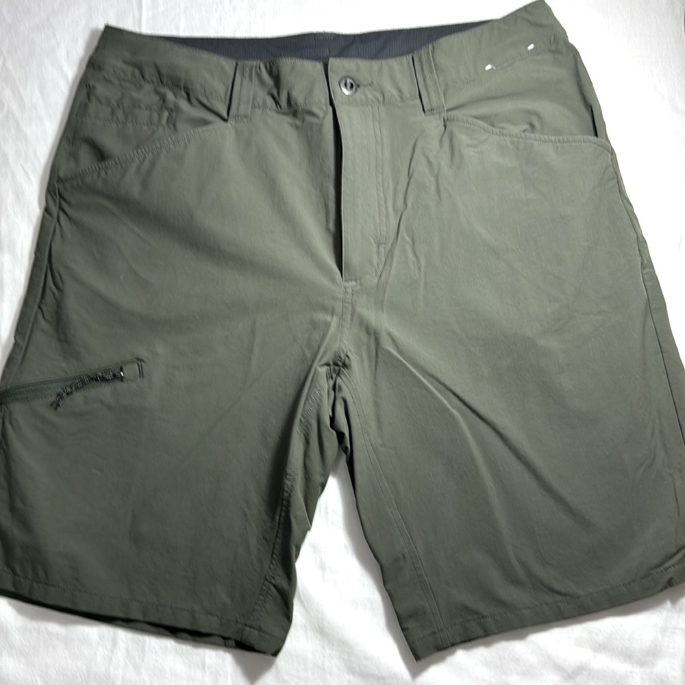 Patagonia shorts perfect condition, thin comfortable fabric to keep cool.